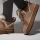 Moteriški laisvalaikio batai UGG LOWMEL 1144032-san spalva rusvai gelsva
